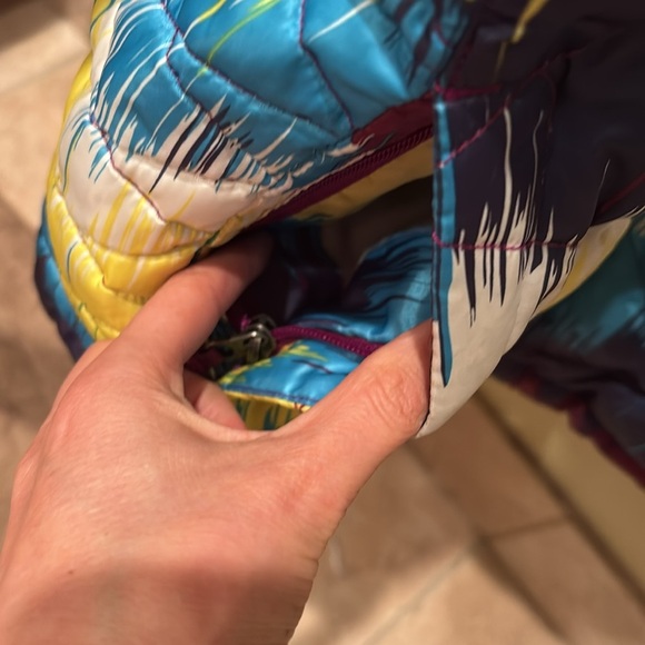 The North Face painted colorful girls size XL 18 puffer jacket - Picture 11 of 11